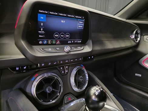 Used 2019 Chevrolet Camaro ZL1 RWD image 30