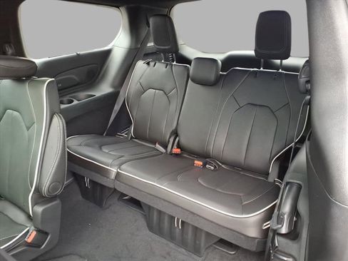 New 2026 Chrysler Pacifica Limited w/ Uconnect Theater Family Group image 13