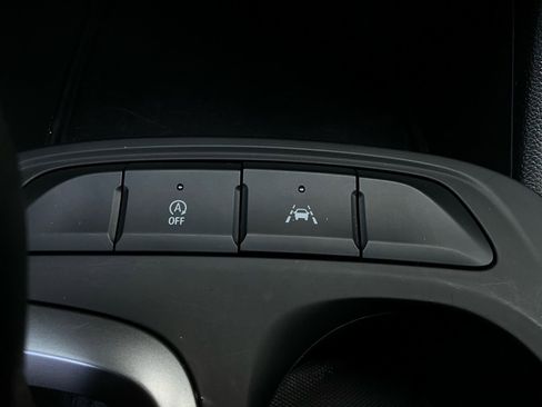 Used 2025 Buick Envista Preferred image 23