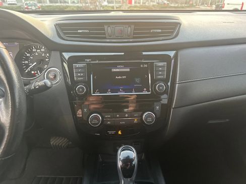 Used 2020 Nissan Rogue SV image 28