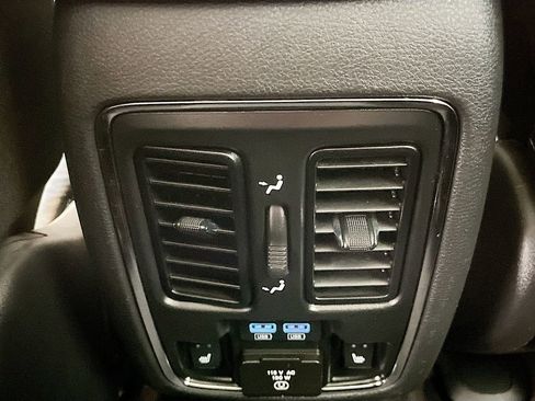 Used 2020 Jeep Grand Cherokee Limited w/ Luxury Group II AWD/4WD image 27