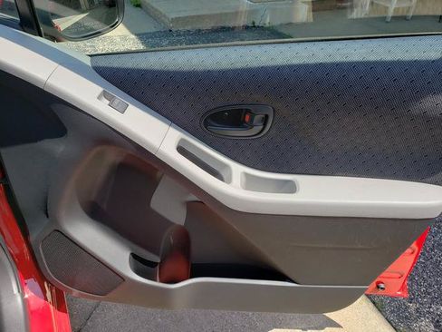 Used 2010 Toyota Yaris 4-Door Hatchback FWD image 19