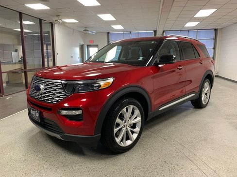 Used 2023 Ford Explorer Platinum w/ Premium Technology Package AWD/4WD image 3