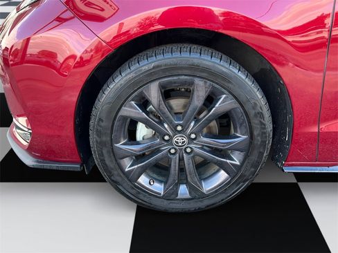 Used 2022 Toyota Sienna XSE image 14