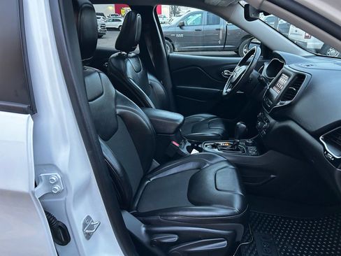 Used 2019 Jeep Cherokee Latitude Plus image 8