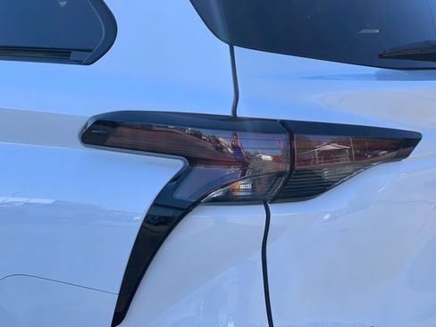New 2026 Toyota Sienna XLE Woodland Edition AWD/4WD image 35
