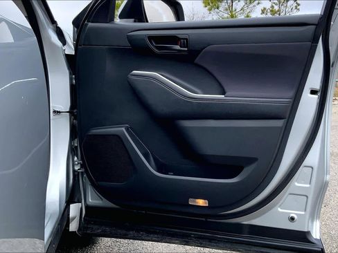 Certified 2024 Toyota Highlander LE image 22