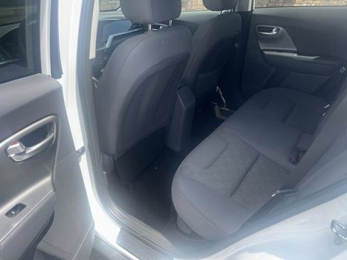 Used 2022 Kia Niro LX image 22