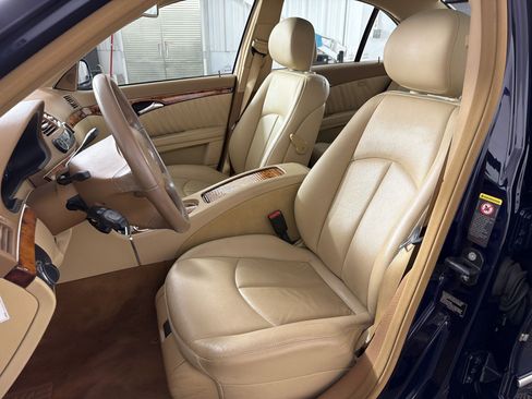 Used 2009 Mercedes-Benz E 350 4MATIC Sedan image 5