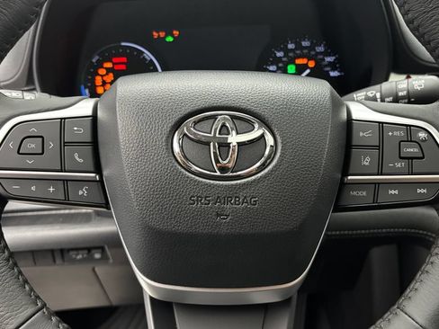 Used 2026 Toyota Sienna XLE FWD image 21