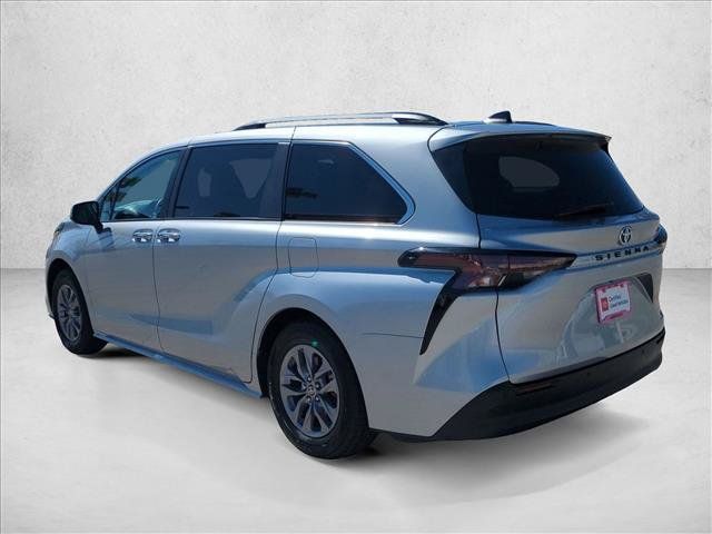 Certified 2023 Toyota Sienna XLE FWD image 8