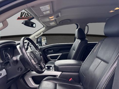 Used 2018 Nissan Titan PRO-4X w/ Pro-4x Convenience Package image 9