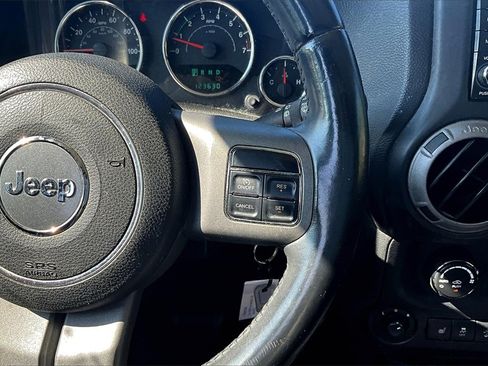 Used 2013 Jeep Wrangler Unlimited Sahara image 18