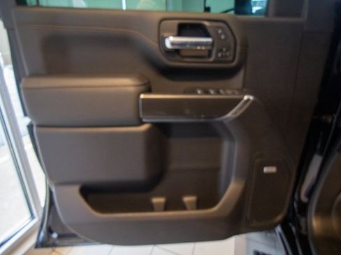 Used 2023 GMC Sierra 3500 AT4 w/ AT4 Premium Plus Package image 8