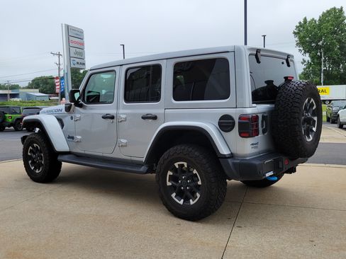Used 2024 Jeep Wrangler Unlimited Rubicon 4xe AWD/4WD image 3