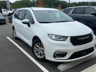 Used 2023 Chrysler Pacifica Touring-L