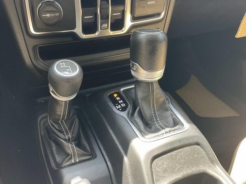 Used 2020 Jeep Wrangler Unlimited Sahara AWD/4WD image 17