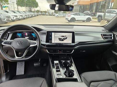Used 2025 Volkswagen Atlas Cross Sport SE image 15