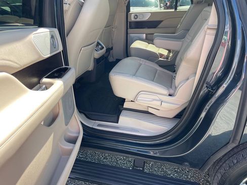 Used 2021 Lincoln Navigator L Reserve w/ Luxury Package AWD/4WD image 11