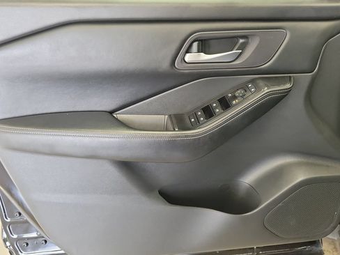 Used 2024 Nissan Rogue SV FWD image 18