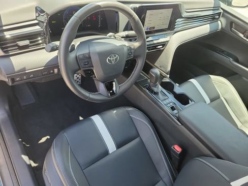 Used 2025 Toyota Camry SE FWD image 15