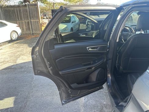 Used 2024 Ford Edge Titanium image 12