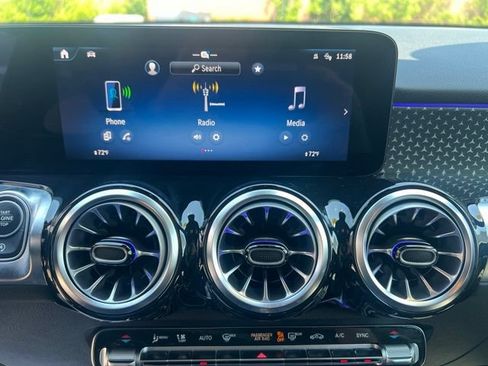 Used 2025 Mercedes-Benz GLB 250 4MATIC image 32