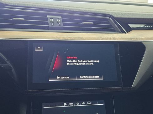 Used 2022 Audi e-tron Premium Plus w/ Premium Plus Package image 20