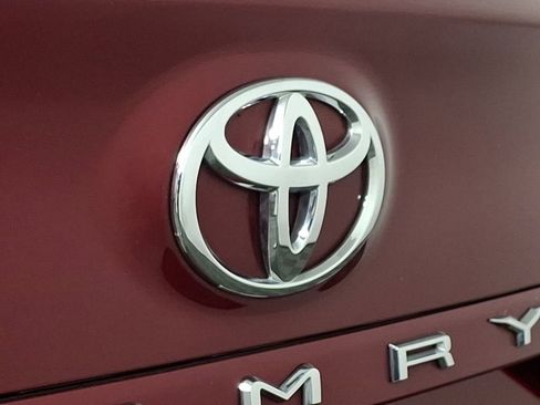 Used 2018 Toyota Camry XLE image 30