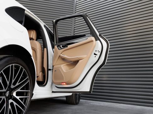 Certified 2022 Porsche Macan S image 30