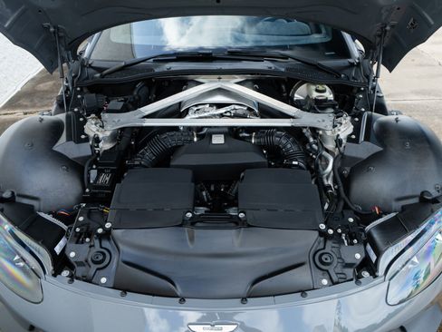 Used 2020 Aston Martin V8 Vantage Coupe RWD image 37