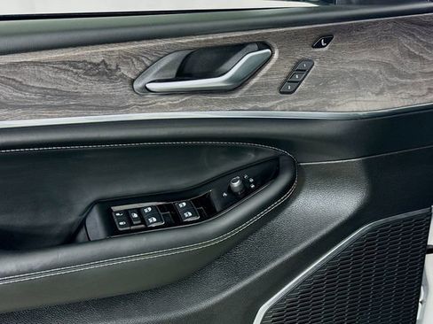 Used 2024 Jeep Grand Cherokee Overland w/ Luxury Tech Group IV image 18