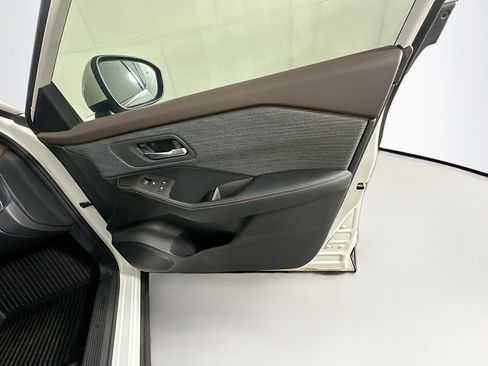 Used 2023 Nissan Rogue SV image 30