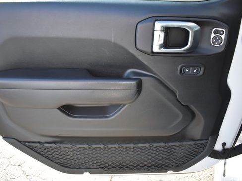 Used 2021 Jeep Gladiator Willys image 13