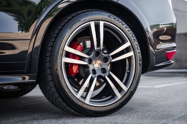 Used 2014 Porsche Cayenne GTS AWD/4WD image 40