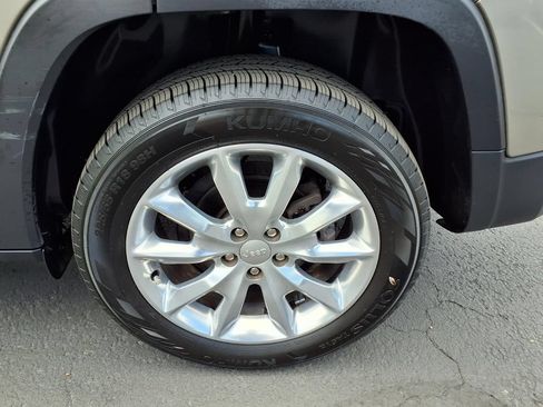 Used 2017 Jeep Cherokee Limited FWD image 15