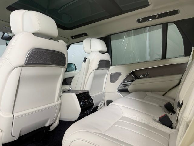 Used 2025 Land Rover Range Rover Long Wheelbase Autobiography AWD/4WD image 25