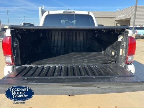 Used 2018 Toyota Tacoma TRD Sport w/ Technology Package image 23