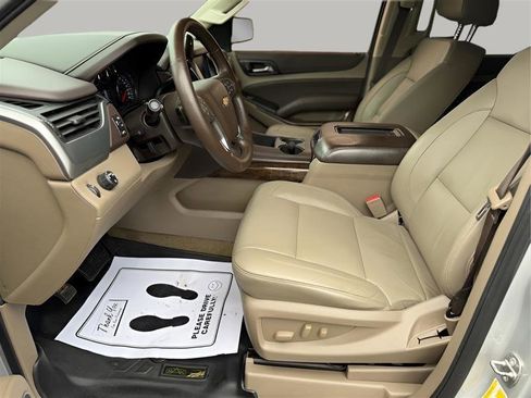 Used 2018 Chevrolet Suburban LT RWD image 17