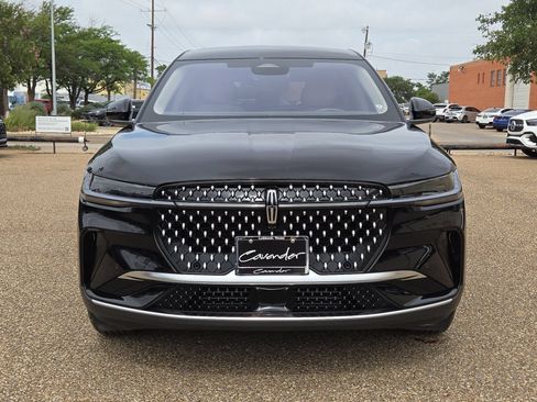 Used 2025 Lincoln Nautilus Premier AWD/4WD image 10