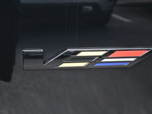 Used 2025 Cadillac Escalade V w/ LPO, ONYX Package image 38