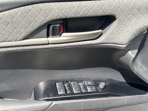 Used 2025 Toyota Camry Hybrid FWD image 25