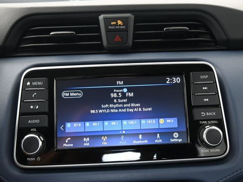 Used 2025 Nissan Versa SV image 29