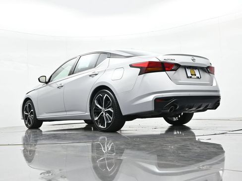 Used 2024 Nissan Altima 2.5 SR FWD image 18