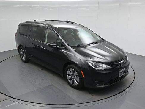 Used 2018 Chrysler Pacifica Limited w/ Advanced Safetytec Group FWD image 39