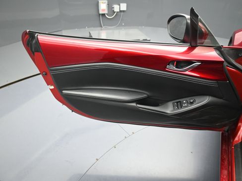 Used 2020 MAZDA MX-5 Miata RF Grand Touring image 15