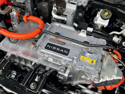 Used 2023 Nissan Ariya AWD image 30