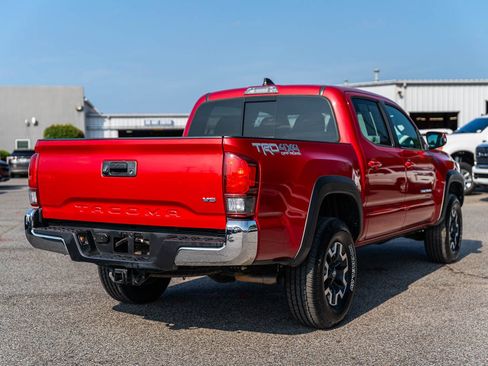 Used 2021 Toyota Tacoma TRD Off-Road AWD/4WD image 7