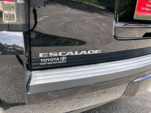 Used 2019 Cadillac Escalade Luxury RWD image 25