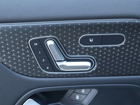 Used 2025 Mercedes-Benz GLA 250 image 28